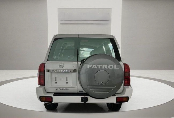 Nissan Patrol Safari 4.8L A/T