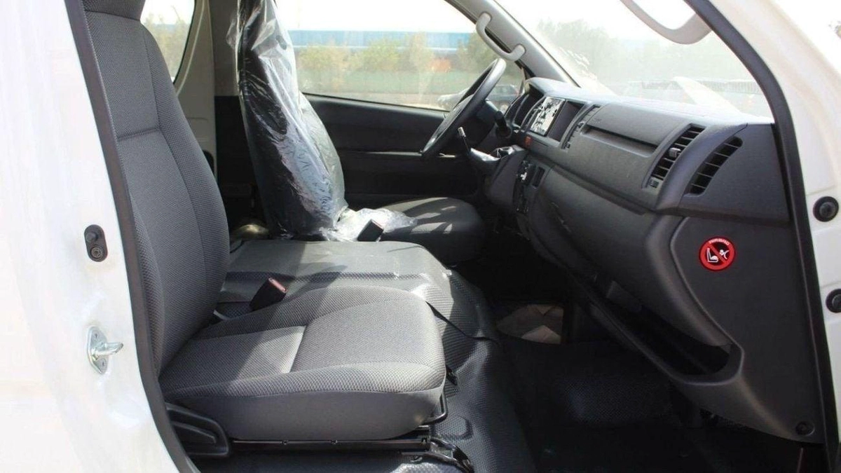 Toyota Hiace Toyota Hiace 2.5L High Roof Diesel old ship 2024-7-0