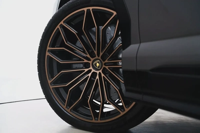 2025 LAMBORGHINI URUS SE-1