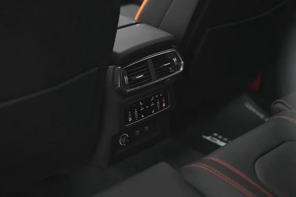 2025 LAMBORGHINI URUS SE
