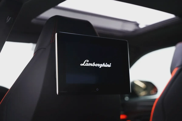 2025 LAMBORGHINI URUS SE