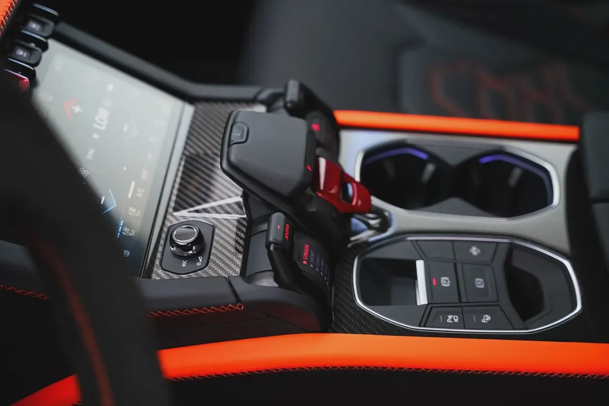 2025 LAMBORGHINI URUS SE-4-4