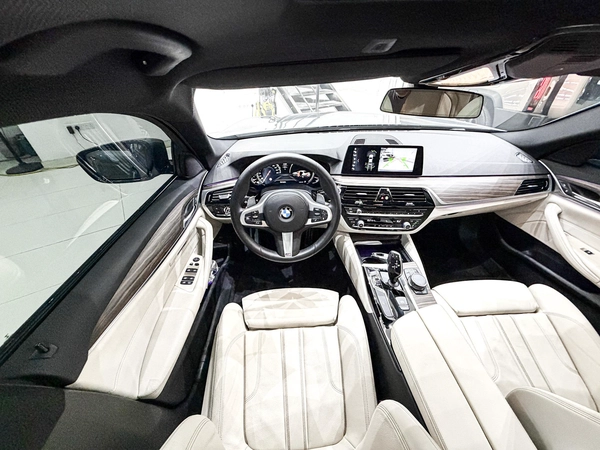 Massive Price Drop!!! // AED 1,880 // 20%DP // 2018 BMW 520i M-Sport // 48 Months