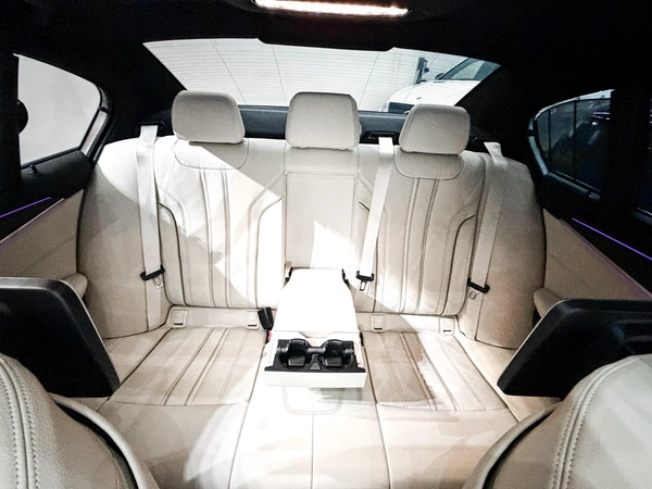 Massive Price Drop!!! // AED 1,880 // 20%DP // 2018 BMW 520i M-Sport // 48 Months