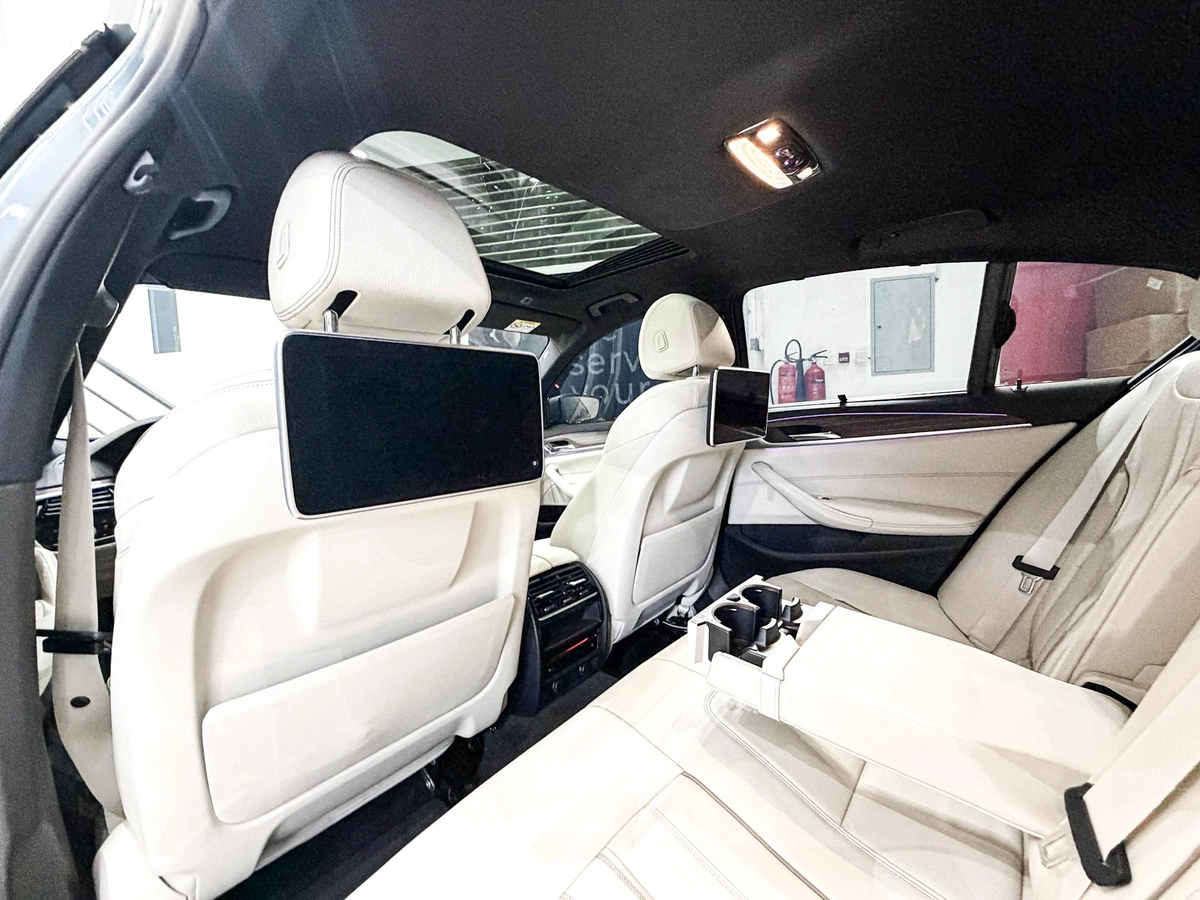 Massive Price Drop!!! // AED 1,880 // 20%DP // 2018 BMW 520i M-Sport // 48 Months-4-4