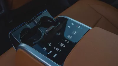 2026 Toyota Camry Lumiere 2.5L AT Hybrid (Black-Tan)-18
