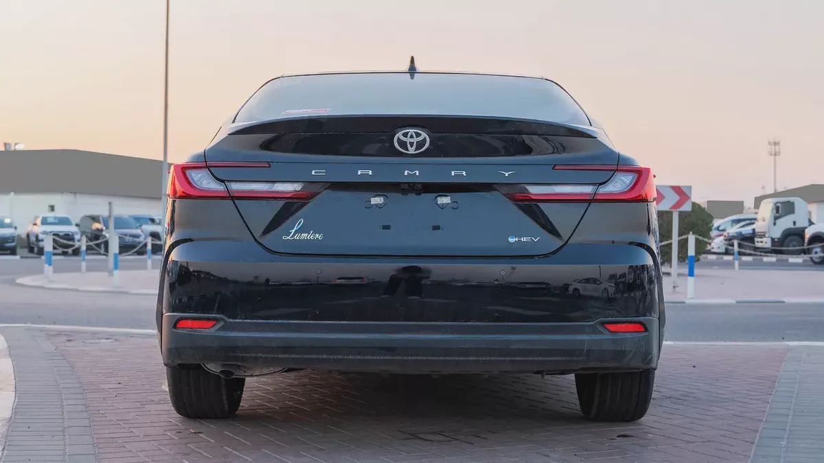 2026 Toyota Camry Lumiere 2.5L AT Hybrid (Black-Tan)-4-4