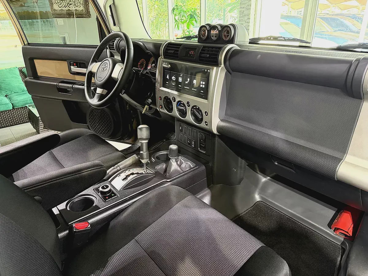 NO PAINT - Under WARRANTY- Like New - Only 40K Kilometers - Full Service History-9-9