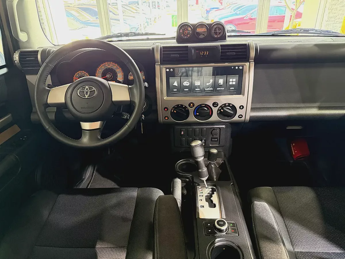 NO PAINT - Under WARRANTY- Like New - Only 40K Kilometers - Full Service History-10-10