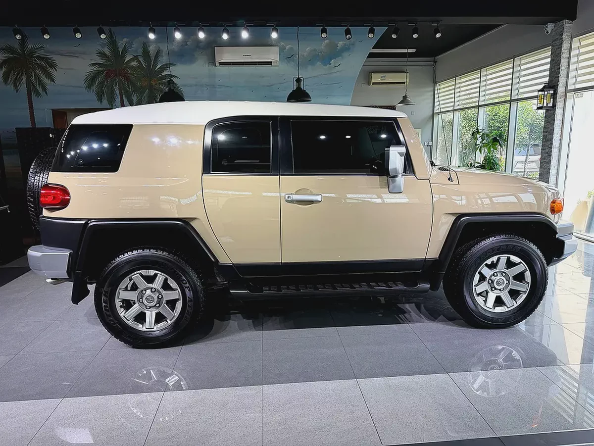 NO PAINT - Under WARRANTY- Like New - Only 40K Kilometers - Full Service History-6-6