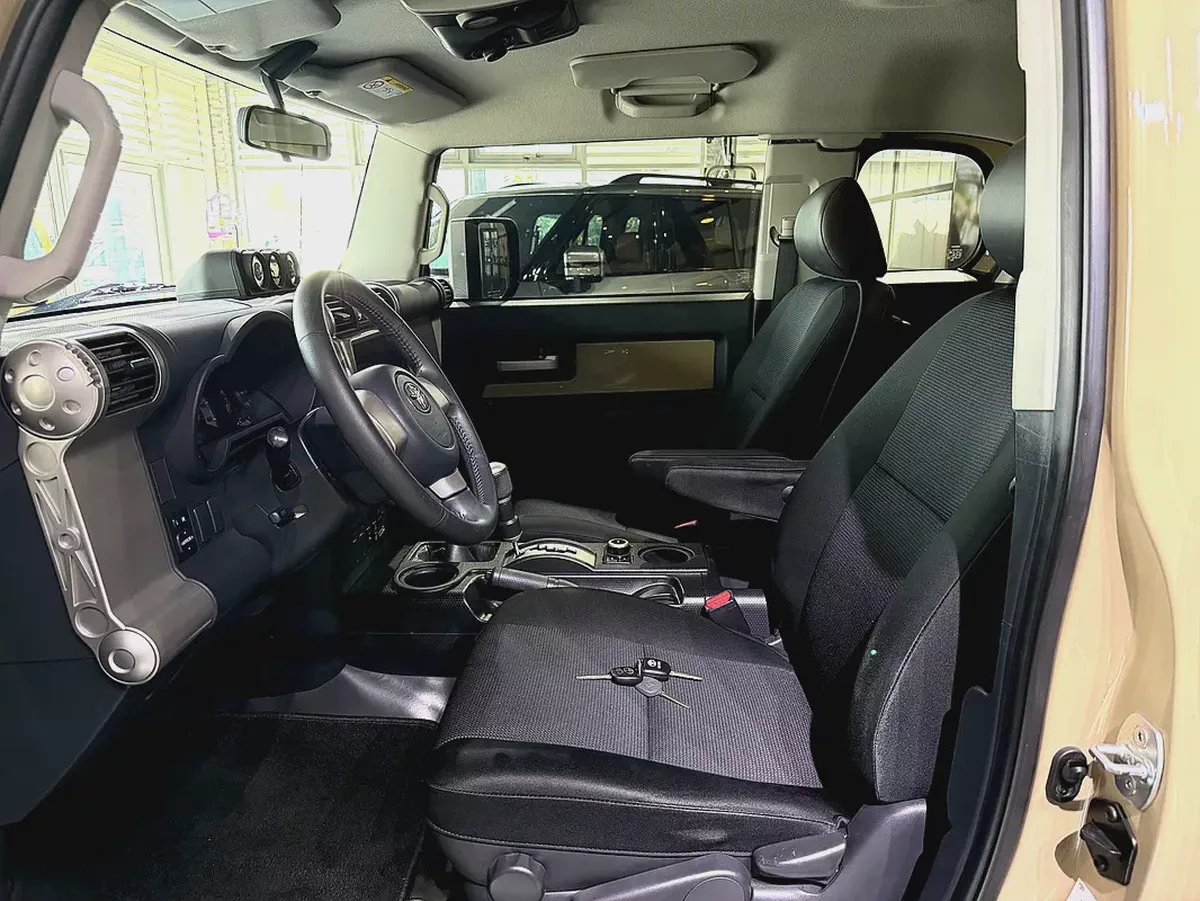 NO PAINT - Under WARRANTY- Like New - Only 40K Kilometers - Full Service History-7-7