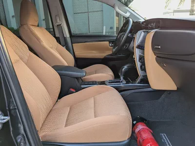 2024 Toyota Fortuner EXR - V4 2.7L 4X4 - Accident Free Low mileage - GCC Specs-4