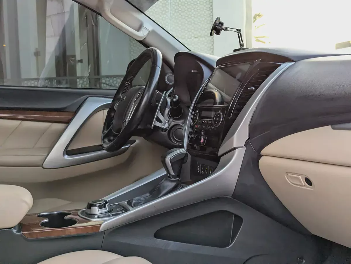 MITSUBISHI MONTERO SPORT 2016 GLS TOP FULL OPTION GCC ACCIDENT FREE IN EXCELLENT CONDITION-10-10