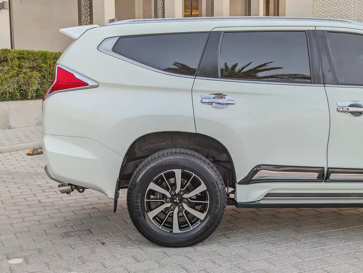 MITSUBISHI MONTERO SPORT 2016 GLS TOP FULL OPTION GCC ACCIDENT FREE IN EXCELLENT CONDITION-11-11