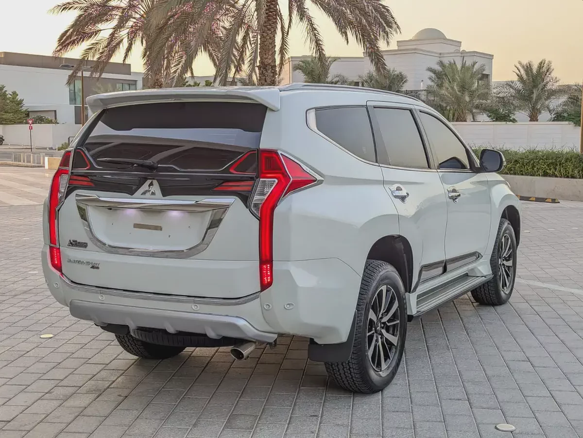 MITSUBISHI MONTERO SPORT 2016 GLS TOP FULL OPTION GCC ACCIDENT FREE IN EXCELLENT CONDITION-12-12