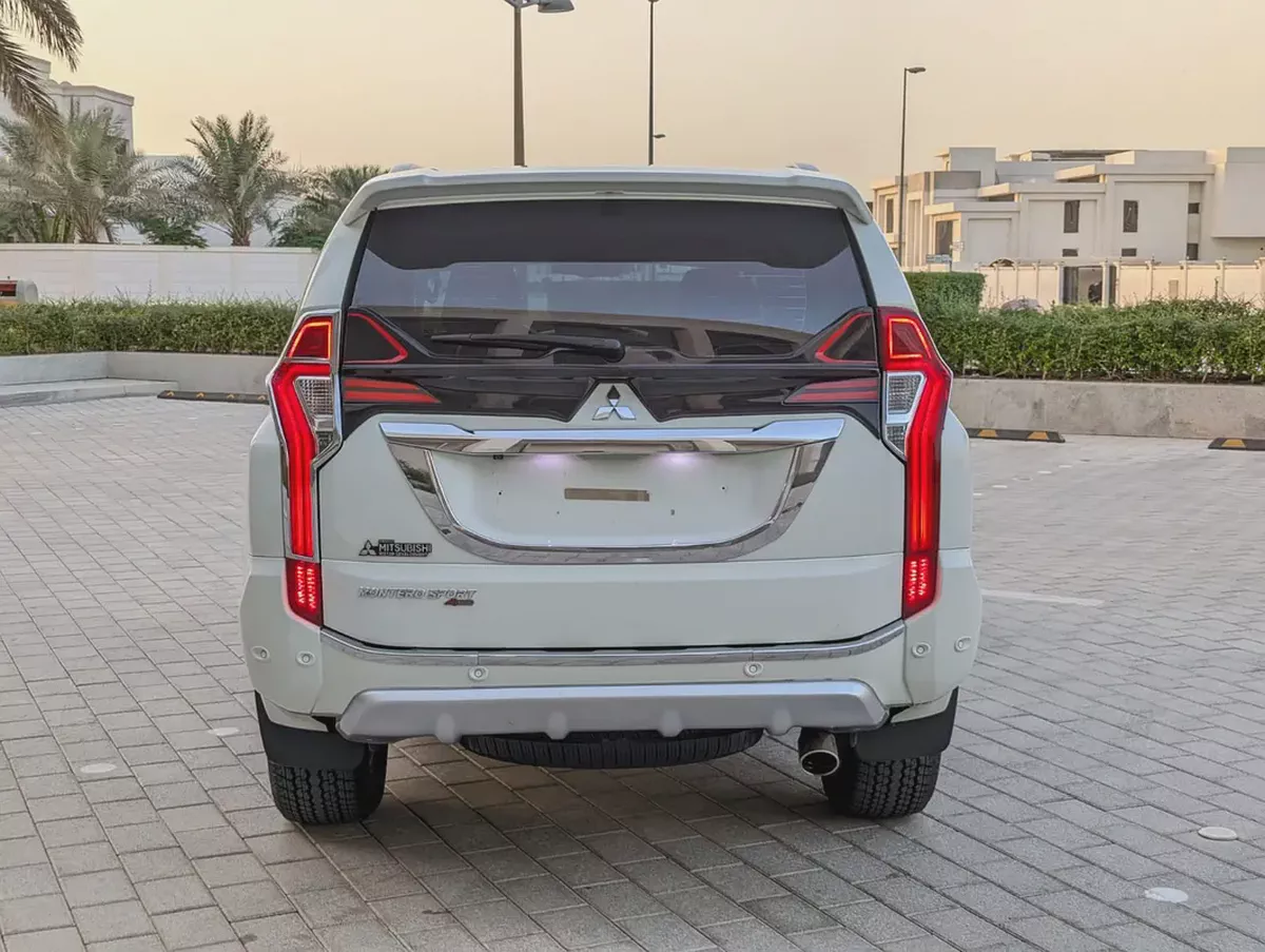 MITSUBISHI MONTERO SPORT 2016 GLS TOP FULL OPTION GCC ACCIDENT FREE IN EXCELLENT CONDITION-16-16