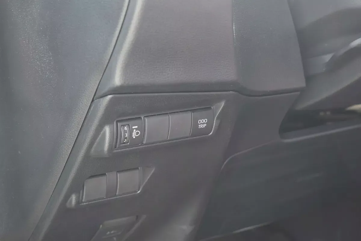 2025 Toyota Corolla Cross GLI Hybrid - GCC Specs-7-7