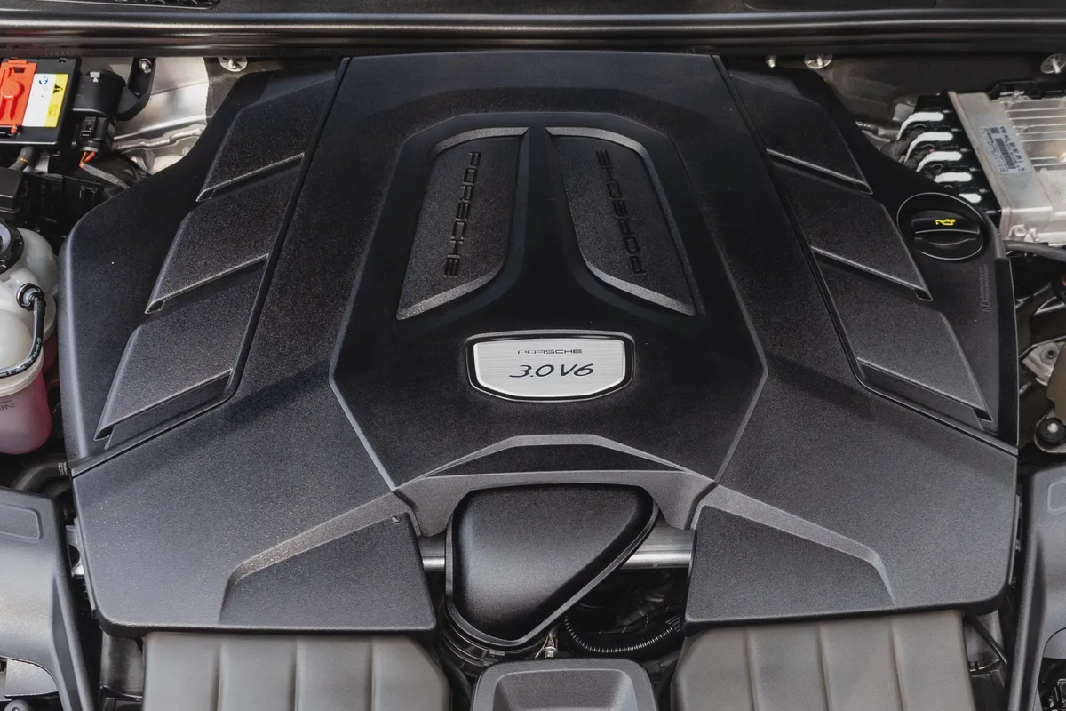 Porsche Cayenne 2022-12-12