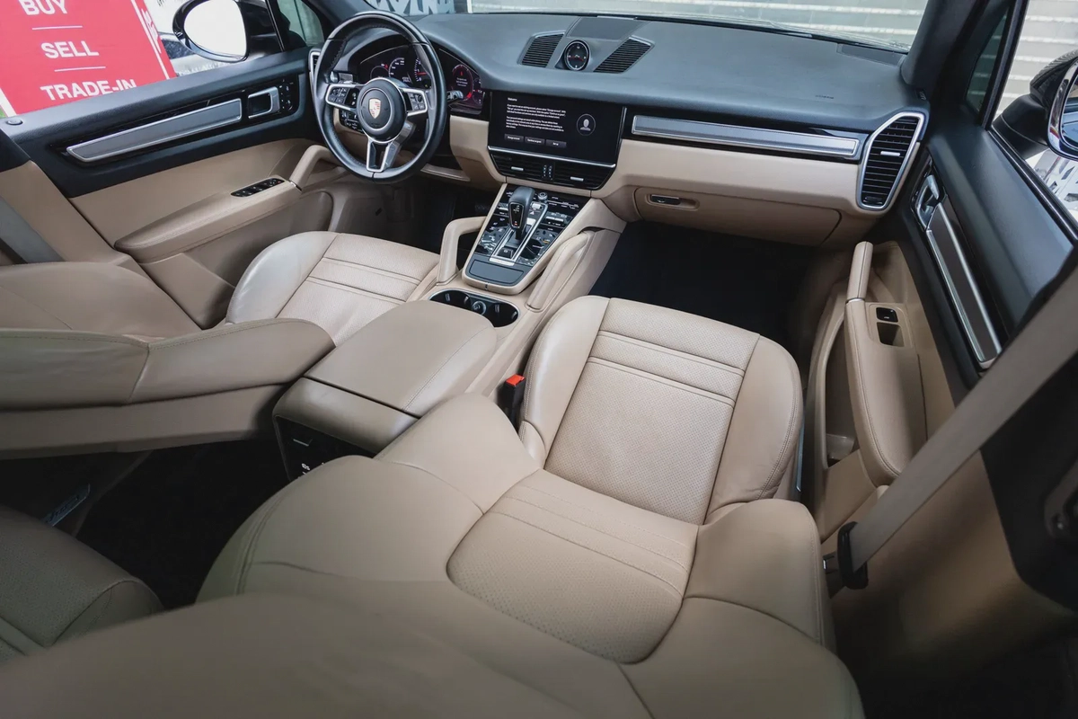 Porsche Cayenne 2022-13-13