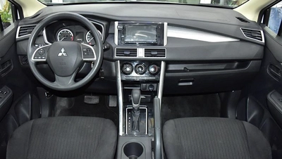 Mitsubishi Xpander ( 2022 Model ) in White Color GCC Specs-3