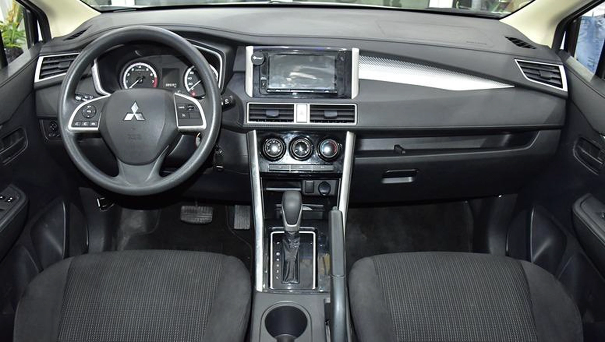 Mitsubishi Xpander ( 2022 Model ) in White Color GCC Specs-3-3