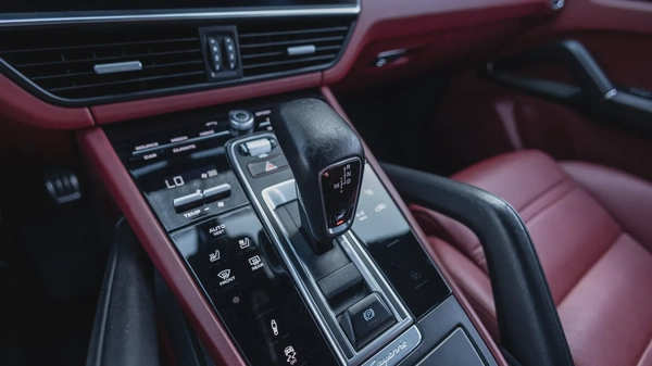Porsche Cayenne GTS Coupé 2021
