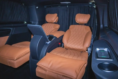 Mercedes V300 Maybach | 2025 GCC | With Warranty | VIP Interior | PS5  Smart TV 43”-13
