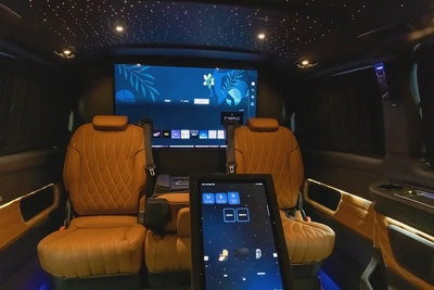 Mercedes V300 Maybach | 2025 GCC | With Warranty | VIP Interior | PS5  Smart TV 43”-18