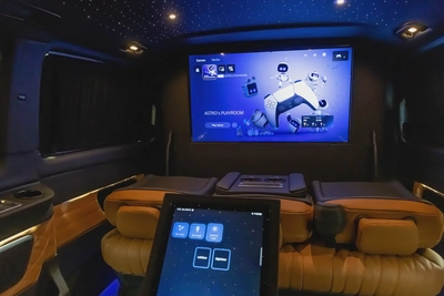 Mercedes V300 Maybach | 2025 GCC | With Warranty | VIP Interior | PS5  Smart TV 43”-19