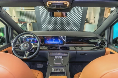 Mercedes V300 Maybach | 2025 GCC | With Warranty | VIP Interior | PS5  Smart TV 43”-6
