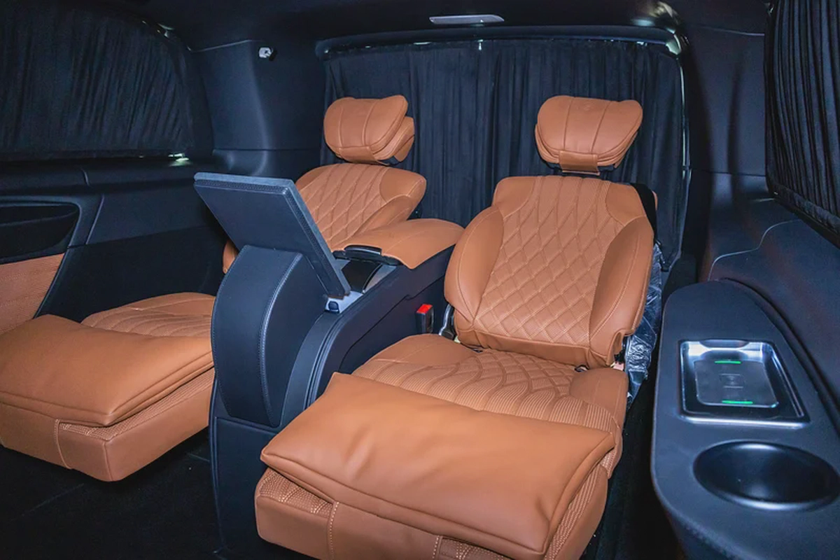 Mercedes V300 Maybach | 2025 GCC | With Warranty | VIP Interior | PS5  Smart TV 43”-13-13