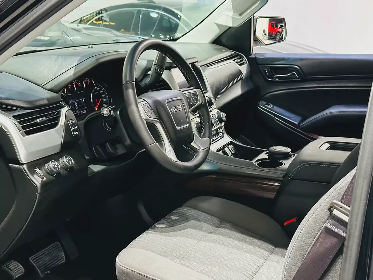 GMC YUKON SLE 2017 GCC SPECS LOW KILOMETER ONLY 41k KILOMETERS ORIGINAL PAINT-10-10