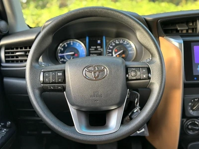 Toyota Fortuner GX2 4X4 2.7L-12