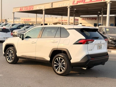 Toyota RAV4 LE Toyota RAV4 2024-15