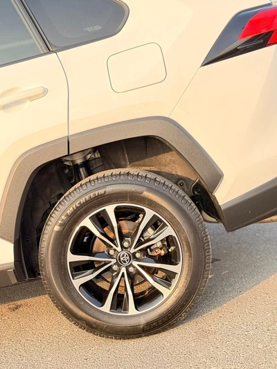 Toyota RAV4 LE Toyota RAV4 2024-16