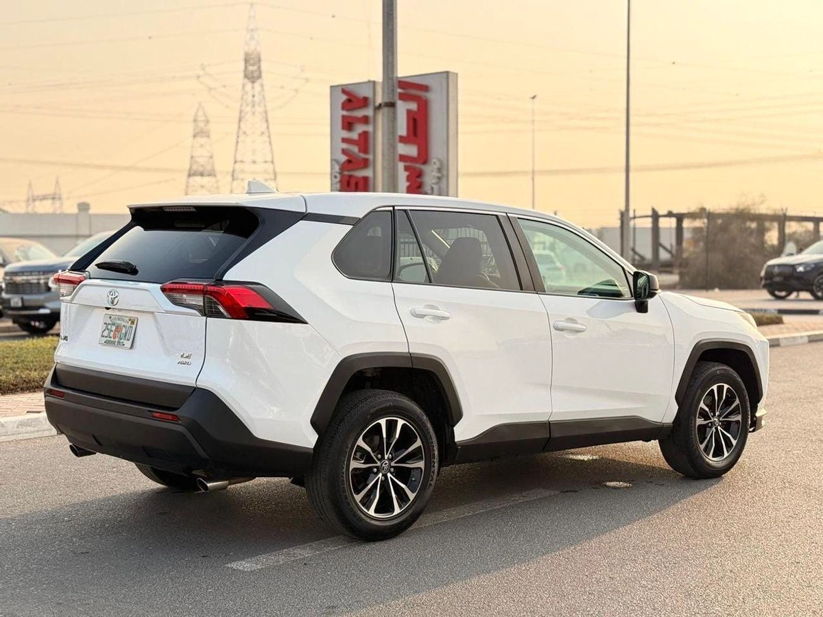 Toyota RAV4 LE Toyota RAV4 2024-2-2