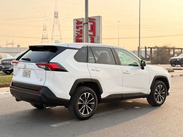 Toyota RAV4 LE Toyota RAV4 2024