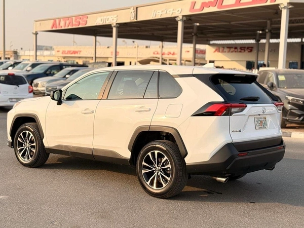 Toyota RAV4 LE Toyota RAV4 2024
