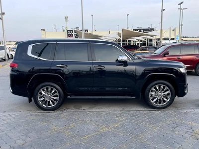2023 Toyota Land Cruiser VXR - GCC Specs - Pristine Condition-9