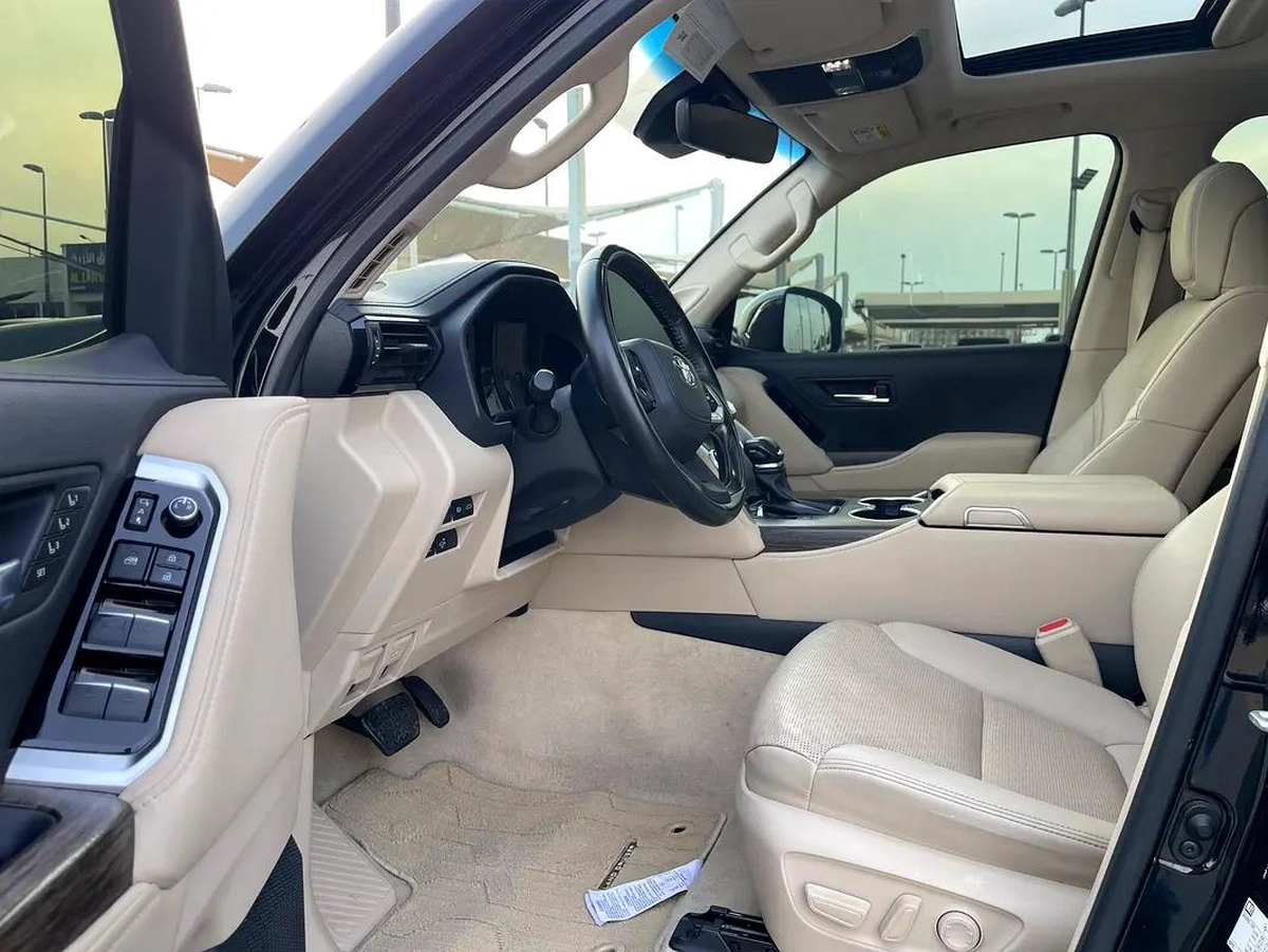 2023 Toyota Land Cruiser VXR - GCC Specs - Pristine Condition-12-12