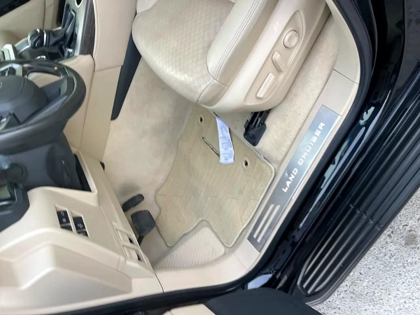 2023 Toyota Land Cruiser VXR - GCC Specs - Pristine Condition
