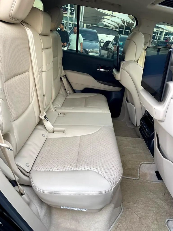2023 Toyota Land Cruiser VXR - GCC Specs - Pristine Condition