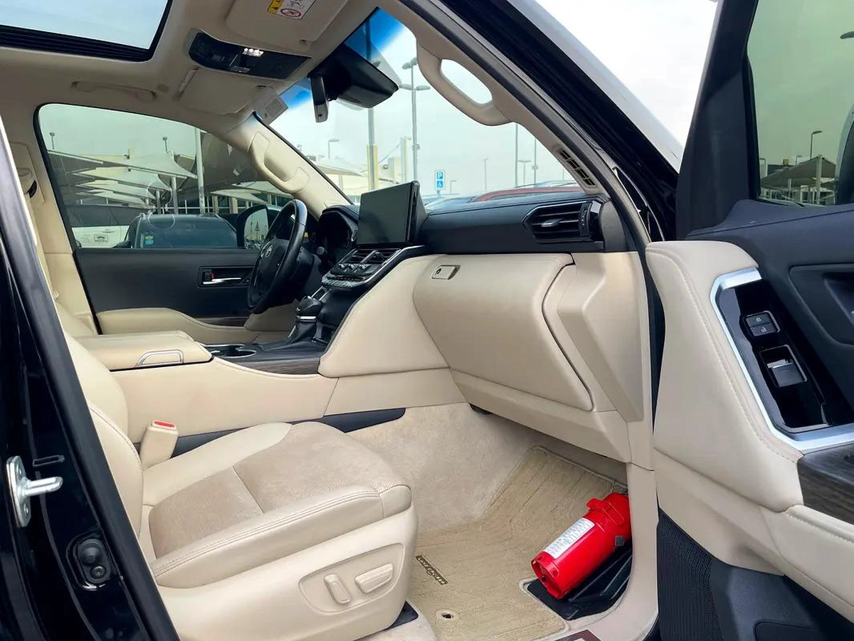 2023 Toyota Land Cruiser VXR - GCC Specs - Pristine Condition-14-14