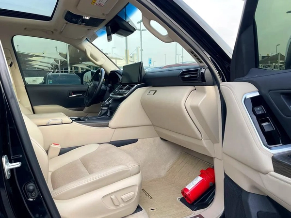 2023 Toyota Land Cruiser VXR - GCC Specs - Pristine Condition