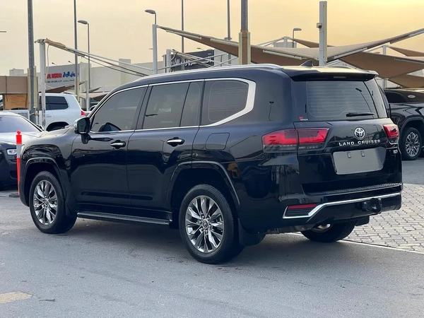 2023 Toyota Land Cruiser VXR - GCC Specs - Pristine Condition