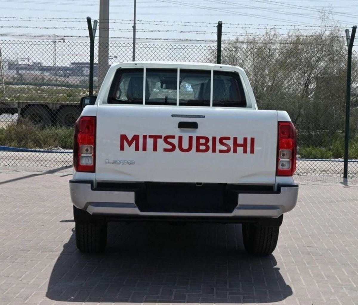 Mitsubishi L200 GL Mitsubishi L200 petrol 2.5L 2025 brand new 2.5L for export only