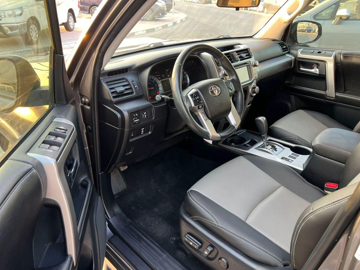Toyota 4Runner 2015 Toyota 4Runner SR5 Premium - 4.0L V6 - Full Display Rear CAM  - Leather Seat - 72000 Mileage  --9-0
