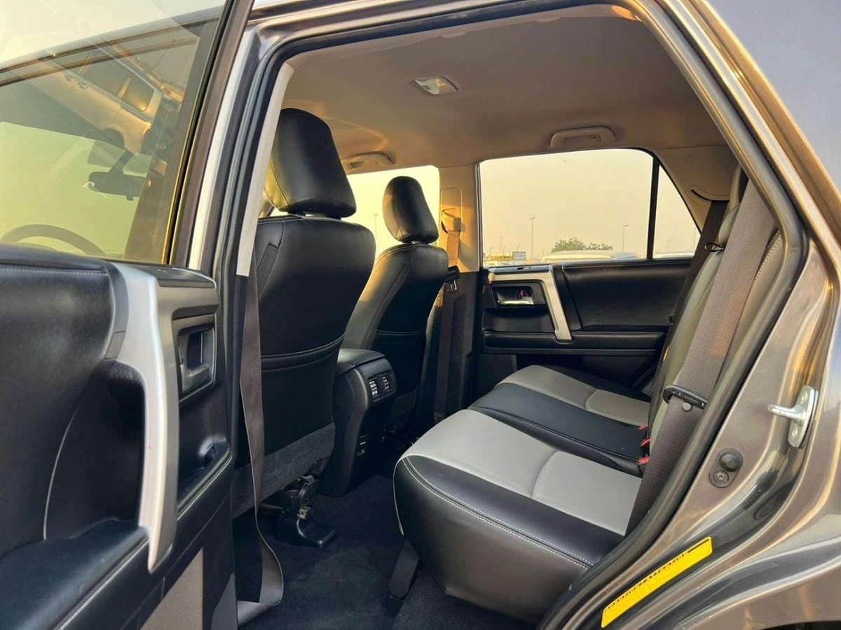 Toyota 4Runner 2015 Toyota 4Runner SR5 Premium - 4.0L V6 - Full Display Rear CAM  - Leather Seat - 72000 Mileage  --16-0