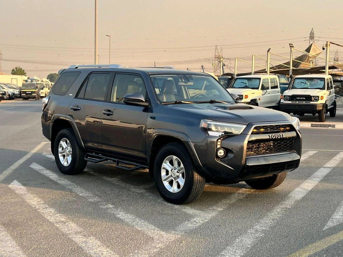 Toyota 4Runner 2015 Toyota 4Runner SR5 Premium - 4.0L V6 - Full Display Rear CAM  - Leather Seat - 72000 Mileage  -