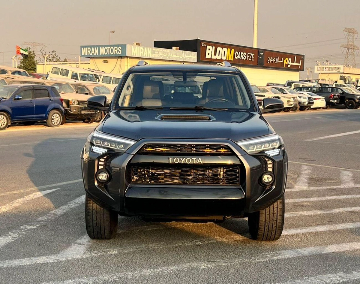 Toyota 4Runner 2015 Toyota 4Runner SR5 Premium - 4.0L V6 - Full Display Rear CAM  - Leather Seat - 72000 Mileage  -
